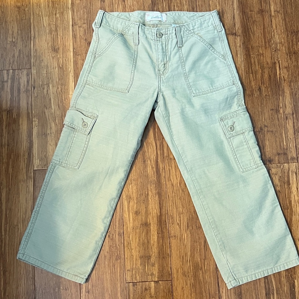 35. Levi Strauss Signature khaki cargo capri pants, Size Misses 4, 100% cotton
